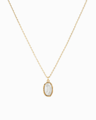 Oval Frame Minimal Pearl Necklace